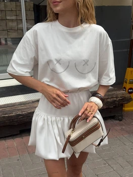Женская футболка белая однотонная со стразами на груди Oversize (354270)