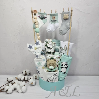Букет подарков для малышей с пледом пеленками и аксессуарами a.l.babybox Магия звездочек