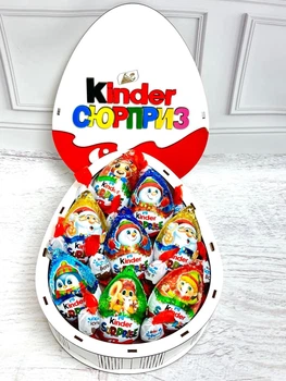 Новогодний подарок в деревянной коробке с Kinder сюрприз яйцами на Николая и Новый год