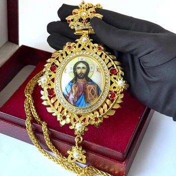 Панагия Спас с крупными камнями