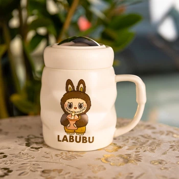Чашка фарфоровая с крышкой Labubu 400 (мл) подарочная кружка прикольная чашка для детей на подарок Белый с желтым FM-54D
