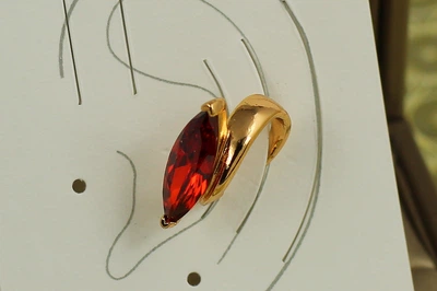 Сережки кафи Xuping Jewelry Червоний маркіз на вушний хрящ 1,7 см золотисті