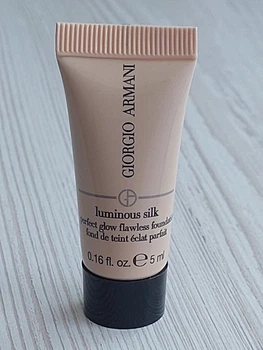 Стойкая тональная основа Giorgio Armani Luminous Silk 5.5. Объем 5 ml.