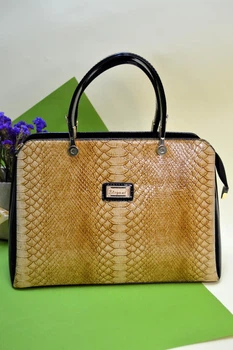 Жіноча сумка Elegant лакова Бежево-чорна (1160)