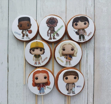 Пряники Очень странные дела имбирно медовие для детей на шпажке The Stranger things 7 шт