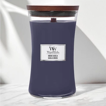 Ароматична свічка з нотами дерева хінокі, сливи та жоржини Woodwick Large Hinoki Dahlia 609 g