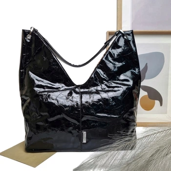 Сумка-мешок натуральная лакированная кожа Velina Fabbiano черный S98380 black