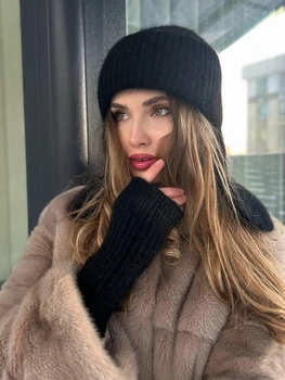 Вʼязана вушанка з ангори жіноча Zefur One size чорна