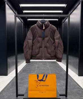Мужской зимний пуховик Louis Vuitton коричневого цвета XL