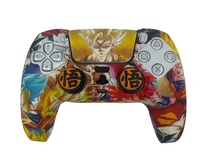 Защитный силиконовый чехол Dragon ball Son Goku (Yellow) и наклейка на тачпад для геймпада Sony DualSense (PS5) + накладки на стики