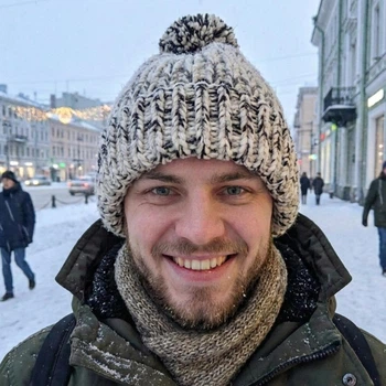 Мужская вязаная шапка "Denver" с помпоном, бежевый микс - ручная работа от PRIGRIZ