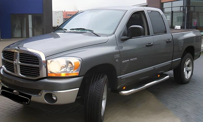 Боковые угловые трубы (2 шт., нержавейка) для Dodge RAM