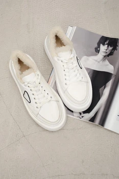 Женские зимние кроссовки PARADIZE SHOES из белой кожи с меховой опушкой на высокой подошве 36 размер (стелька 23,4 см)
