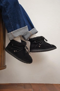 Женские короткие зимние угги PARADIZE SHOES из черной замши со шнуровкой и меховой опушкой на низкой подошве 39 размер (стелька 25,5 см)