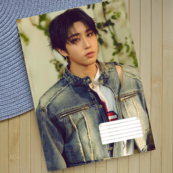 Тетрадь Хан Джи Сон Han Stray Kids на скобе клетка 18 листов 23794