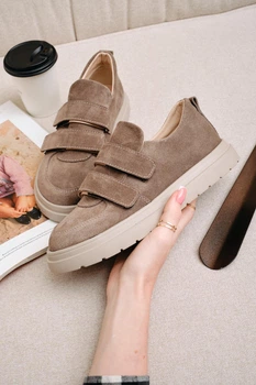 Женские замшевые кеды PARADIZE SHOES темно-бежевого цвета на липучке 38 размер (стелька 25,4 см)