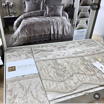 Покрывало жаккардовое с кружевом 240x260 с наволочками 50х70см