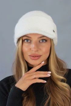 Кепка жіноча пухнаста "Жокейка" 5510 Braxton біла 55-59р