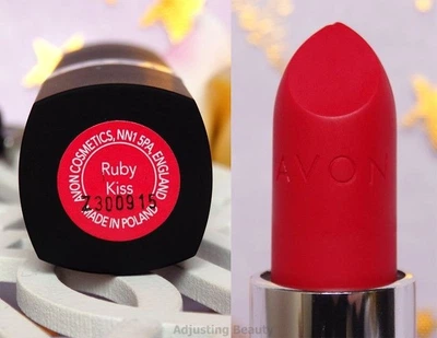 Зволожувальна матова губна помада «Ультра» Avon Ruby Kiss / Рубіновий поцілунок