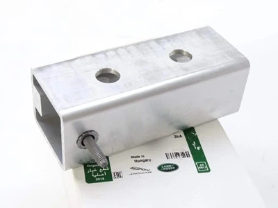 Кронштейн бампера Land Rover (LR090887)