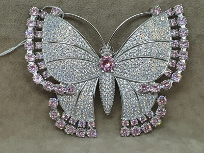 Серебряная брошь Бабочка с фианитами. 670061С