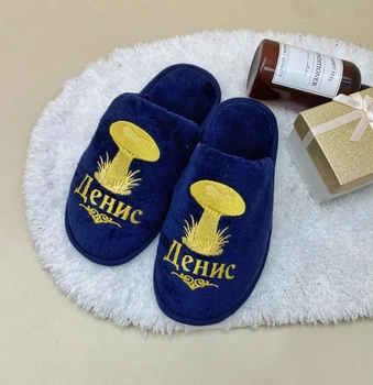 Чоловічі кімнатні капці Family Tradition махра велюрова з вишивкою 41 темно-сині Лісовий затишок