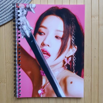 Зошит Сойон Айділь Soyeon (G)I-dle на пружині клітинка 48 аркушів (17599)