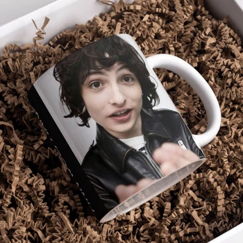 Чашка черная хамелеон матовая Stranger things Finn Wolfhard Очень странные дела Финн Вульфхард330 мл (ФВ00025)