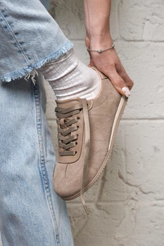 Стильные кеды PARADIZE SHOES замшевые темно-бежевого цвета на низкой двухцветной подошве 36 размер (стелька 24 см)
