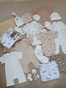 Набір одягу з 18 предметів для новонародженого "Welcome to the World", комплект у пологовий будинок, боді, чоловічки, пелюшки, у сумочці, розмір 56