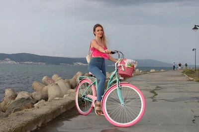 Красивий Жіночий Велосипед 28 Дюймов Сині Колеса Shimano 6 Швидкостей З Рожевим Корзиком