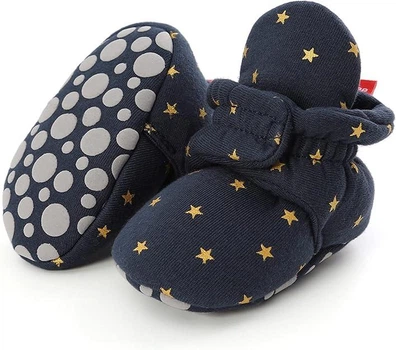 Мягкие пинетки "Cozies" для малышей с липучкой и нескользящей подошвой (длина стельки 13 см) (12-18 месяцев) темно-синий со звездами (KS1053)