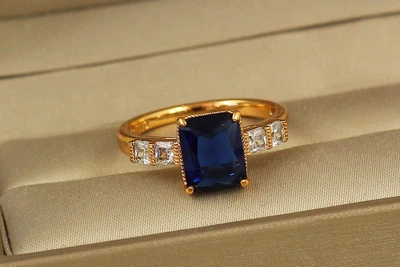Кольцо Xuping Jewelry Большой прямоугольник с синим камнем р 20 золотистое