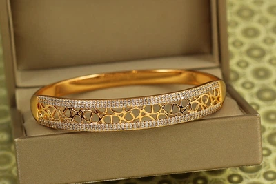 Браслет бэнгл Xuping Jewelry Кружева судьбы от 16 см до 18 см золотистый
