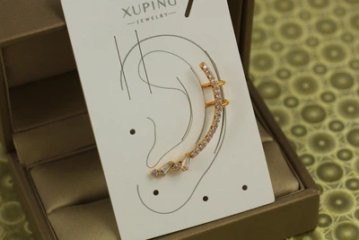 Серьги каффы Xuping Jewelry изогнутая дорожка 3,3 см золотистые