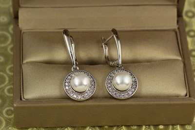 Серьги Xuping Jewelry подвески жемчужина в кругу фианитов 3,1 см серебристые