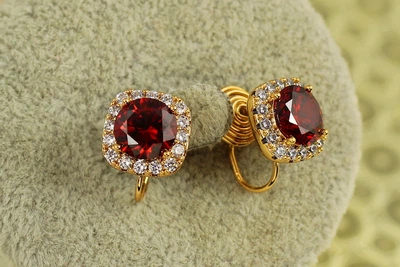 Серьги клипсы Xuping Jewelry Принцесса с красным камнем 11 мм золотистые