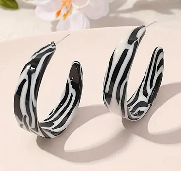 Женские сережки акриловые jewelry Черно-белые