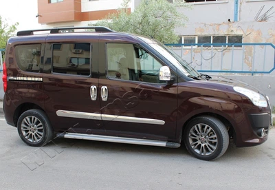 Бічні молдинги накладки на двері Opel Combo Опель Комбо 2010-4шт АМ00300881