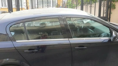 Молдинг стекла Opel Astra H Sd 2007- нижние 4шт на авто АМ0037250