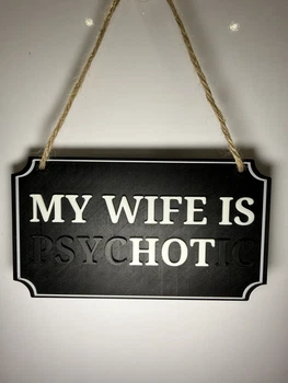 Табличка з гумористичним написом My wife is psychotic для декору інтер'єру. Aivory