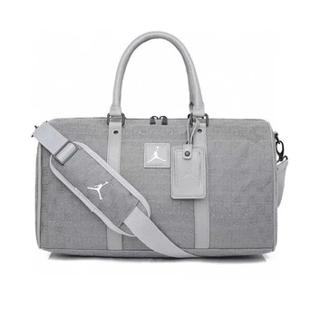 Спортивная сумка через плечо Jordan Duffle Monogram в сером цвете.