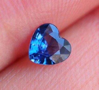 Сапфир сердце 0,38 Cts. 4.7 х 4.8 х 2.1 мм (93833)