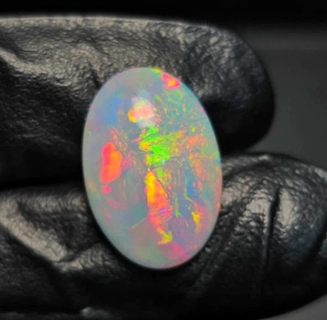 Эфиопский опал кабошон 6.2 Cts 19 х 13 мм (82522)