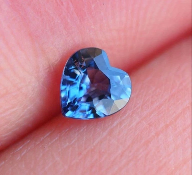 Сапфир сердце 0,44 Cts.4.8 х 4.7 х 2.4 мм (93842)