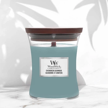 Ароматична свічка з нотами сосни, свіжого повітря та кашеміру Woodwick Medium Evergreen Cashmere 275 г (1743602E)