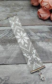 Браслет з бісеру, білий орнамент