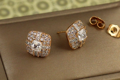 Серьги гвоздики Xuping Jewelry Квадрат в камнях 1,2 см золотистые