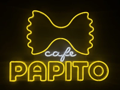 Неоновая вывеска Papito cafe 700x495 Комбинированный