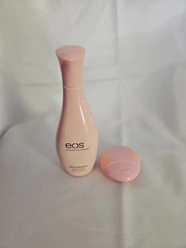 Подарочный набор по уходу за телом EOS Evolution Of Smooth Berry Blossom (лосьон 200 мл и крем для рук 44 мл)